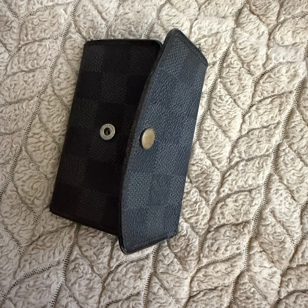 Louis Vuitton Damier Graphite 6-Key Holder - Picture 2 of 5